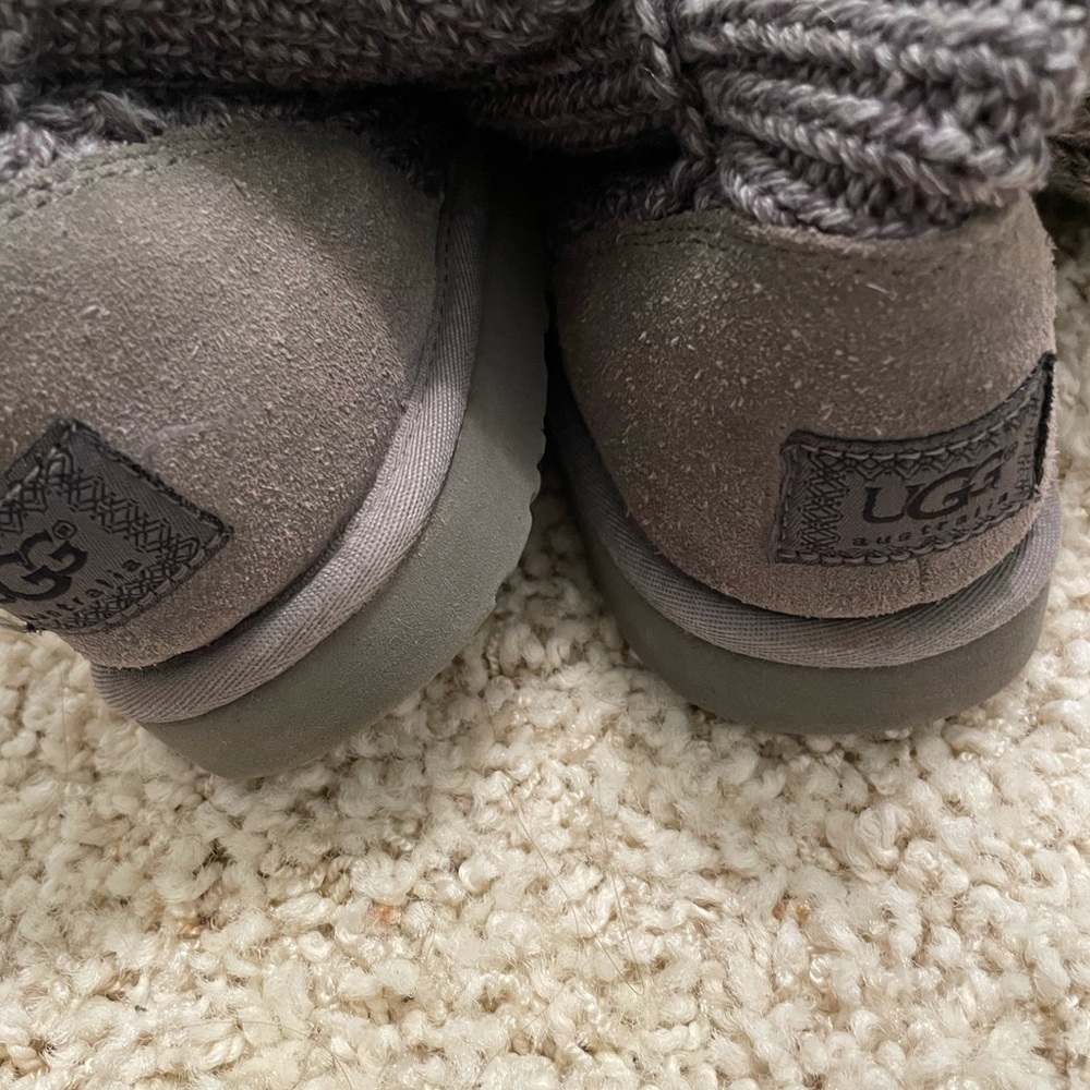 UGGS - Picture 6 of 6